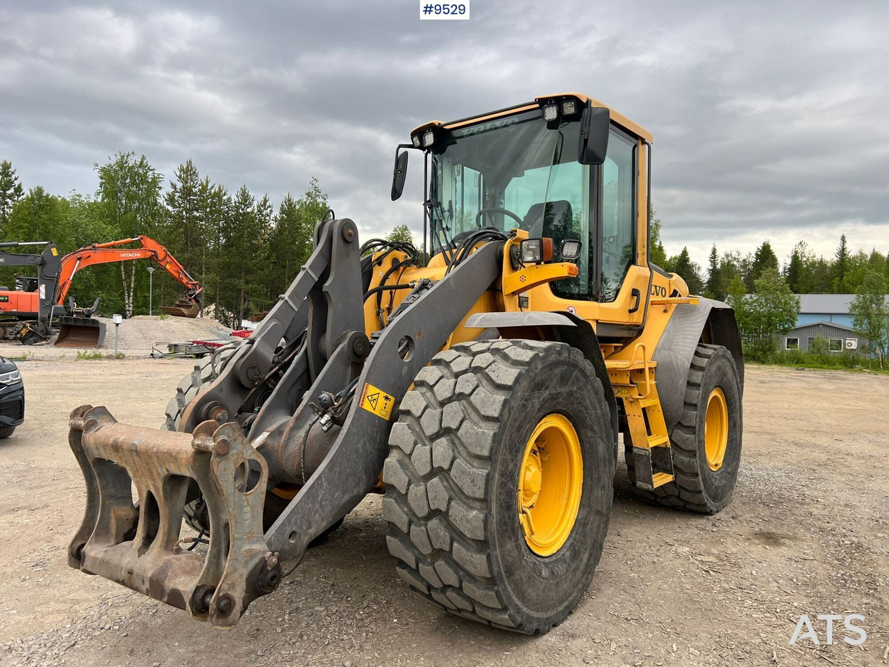 Wheel Loader Volvo L60F (SEE VIDEO) - Gumikerekes homlokrakodó: 2 kép. Wheel Loader Volvo L60F (SEE VIDEO) - Gumikerekes homlokrakodó: 2 kép.