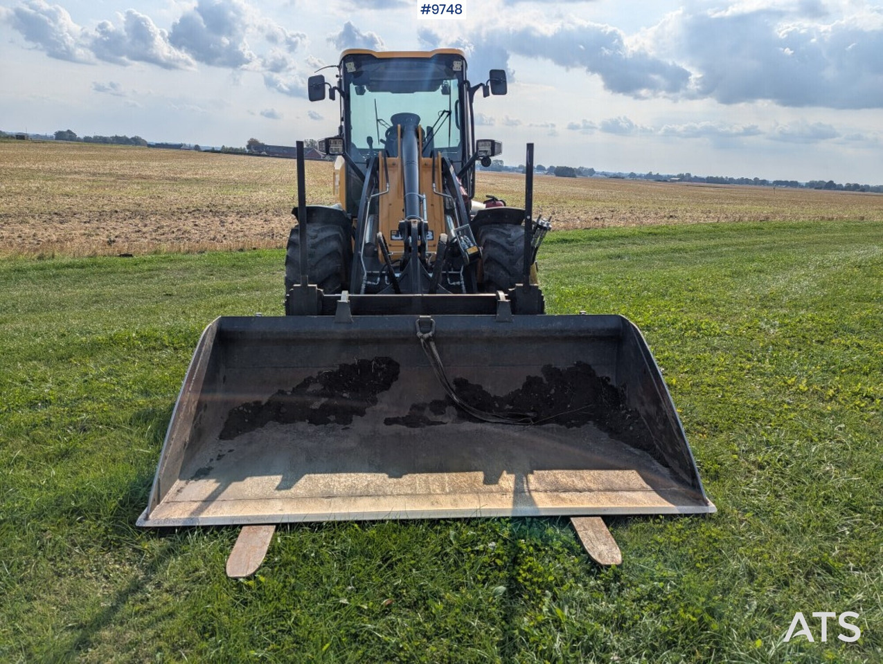 Gumikerekes homlokrakodó Wheel loader JCB 409 Stage V Nordic Edition 40km/h with attachments: 12 kép.