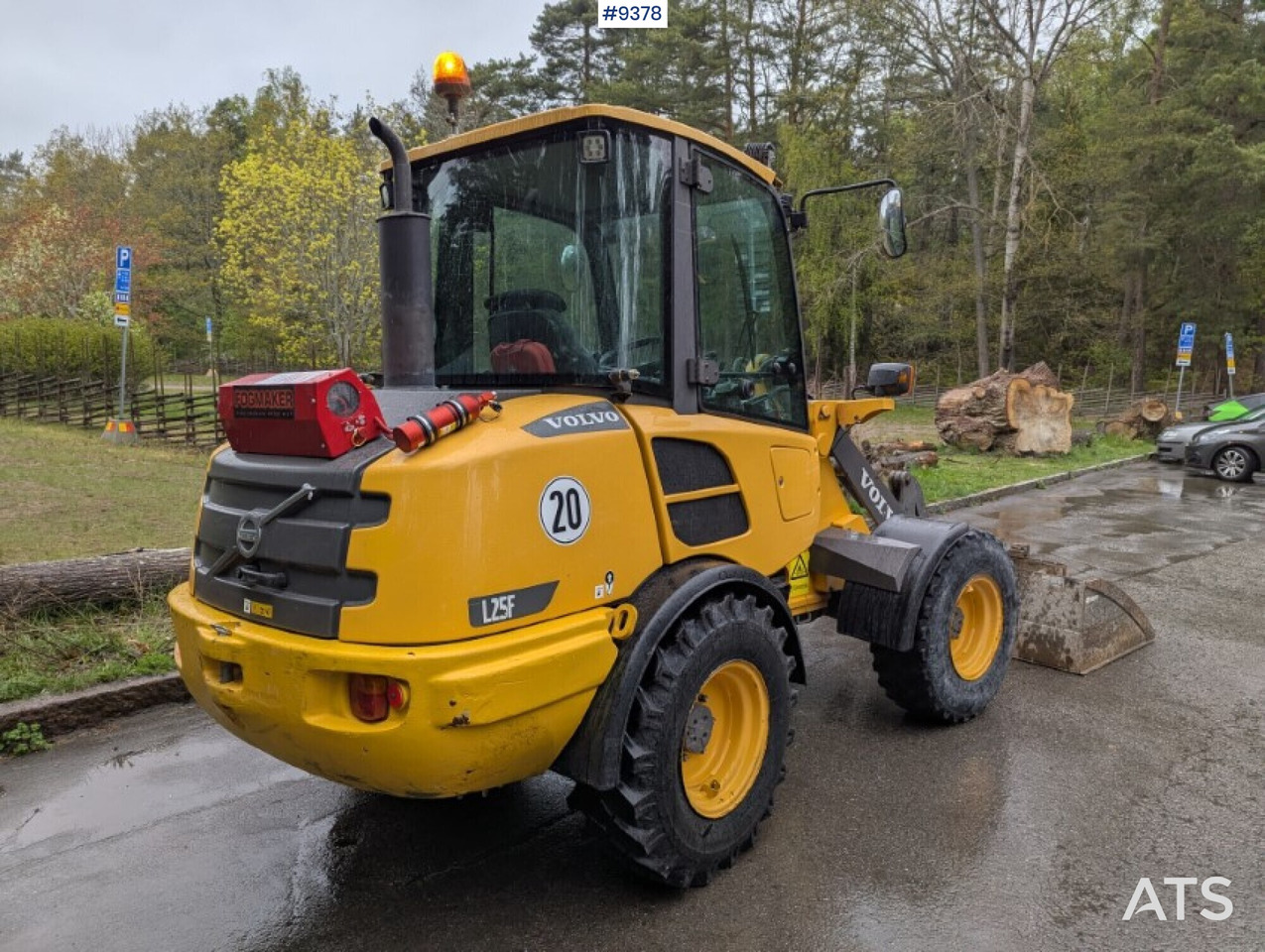 Wheel loader Volvo L25F with attachments (SEE VIDEO) - Gumikerekes homlokrakodó: 4 kép. Wheel loader Volvo L25F with attachments (SEE VIDEO) - Gumikerekes homlokrakodó: 4 kép.