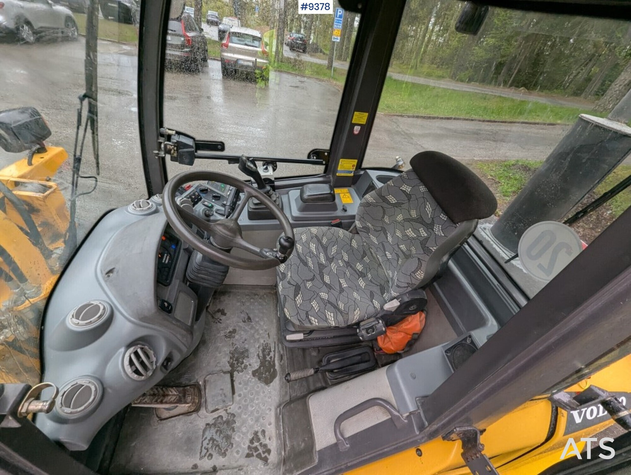 Wheel loader Volvo L25F with attachments (SEE VIDEO) - Gumikerekes homlokrakodó: 5 kép. Wheel loader Volvo L25F with attachments (SEE VIDEO) - Gumikerekes homlokrakodó: 5 kép.