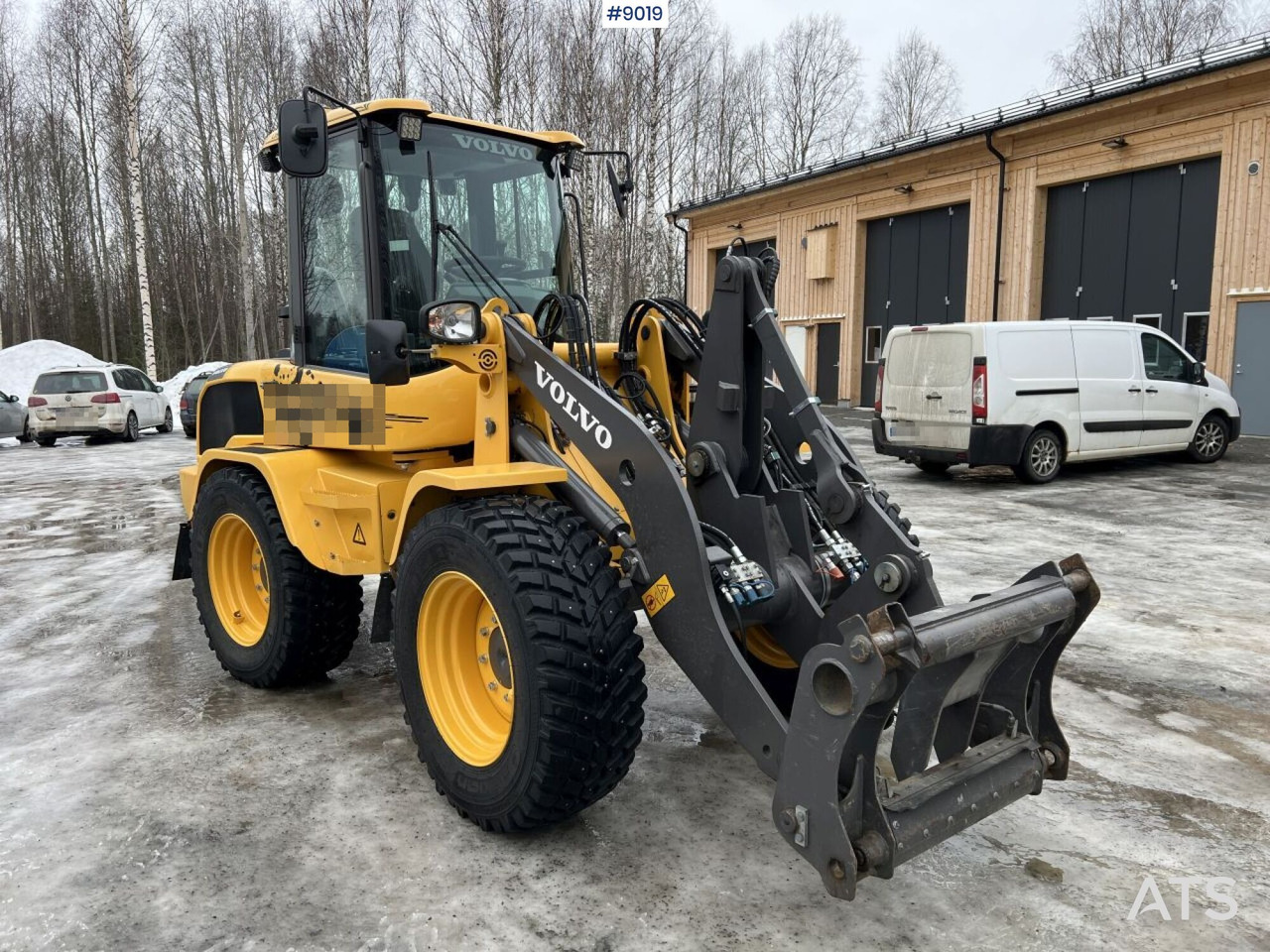 Wheel loader Volvo L35 GT (See Video) - Gumikerekes homlokrakodó: 2 kép. Wheel loader Volvo L35 GT (See Video) - Gumikerekes homlokrakodó: 2 kép.