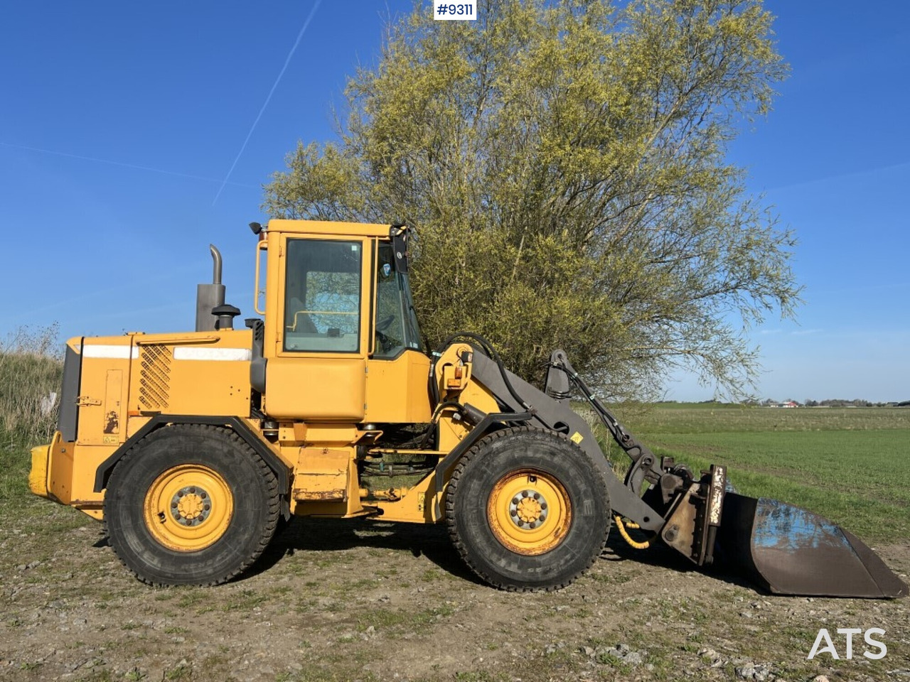 Wheel loader Volvo L50 D - Gumikerekes homlokrakodó: 2 kép. Wheel loader Volvo L50 D - Gumikerekes homlokrakodó: 2 kép.