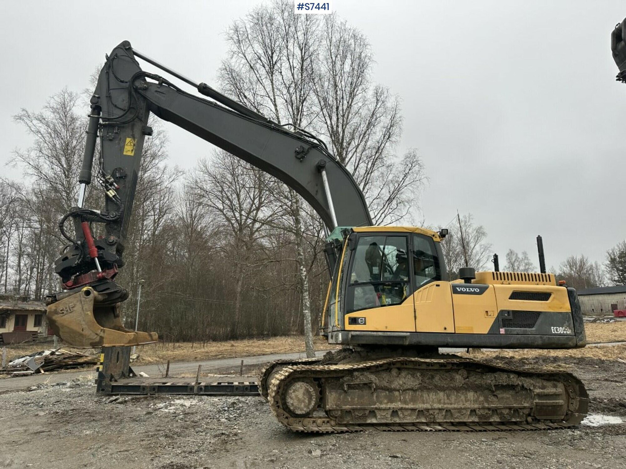 Wheeled excavator Volvo EC300 DL With rotor, digging system and buckets SEE VIDEO - Lánctalpas kotró: 1 kép. Wheeled excavator Volvo EC300 DL With rotor, digging system and buckets SEE VIDEO - Lánctalpas kotró: 1 kép.
