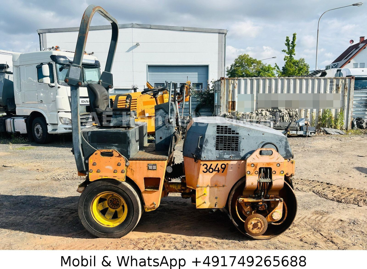 BOMAG Vibrokombiwalze BW 135 AC *Wasserkühlung - Kombihenger: 2 kép. BOMAG Vibrokombiwalze BW 135 AC *Wasserkühlung - Kombihenger: 2 kép.
