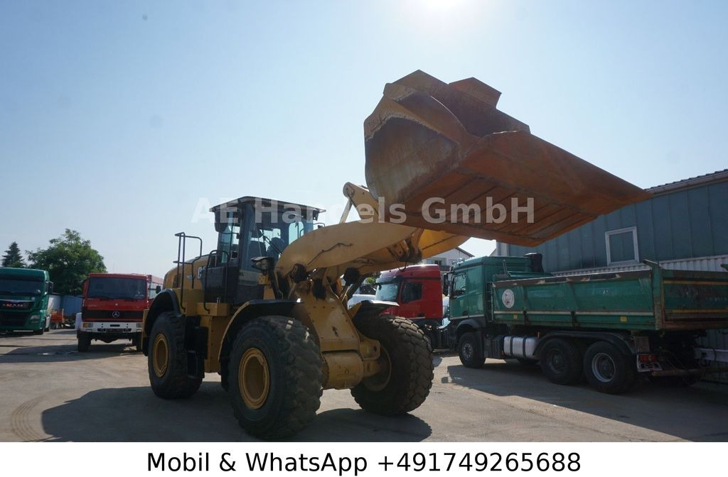 CAT 962 M Wheelloader *4m³-Schaufel / Klima / Kamera - Gumikerekes homlokrakodó: 2 kép. CAT 962 M Wheelloader *4m³-Schaufel / Klima / Kamera - Gumikerekes homlokrakodó: 2 kép.