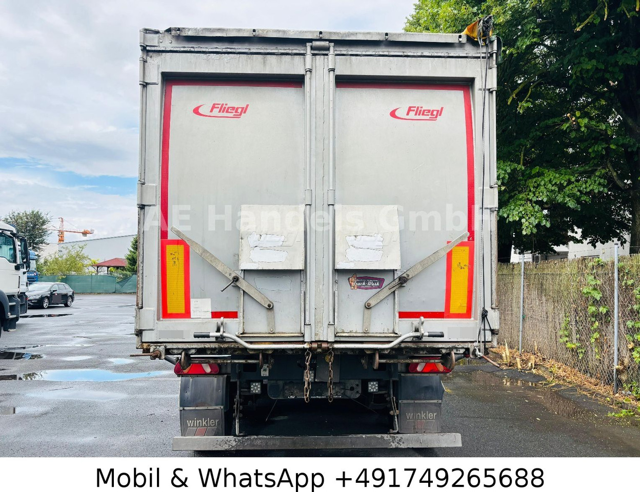 Fliegl DHKS 390 Stahl *50m³/Lift/Podest/Getreideöffnung - Félpótkocsi billenőplatós: 3 kép. Fliegl DHKS 390 Stahl *50m³/Lift/Podest/Getreideöffnung - Félpótkocsi billenőplatós: 3 kép.
