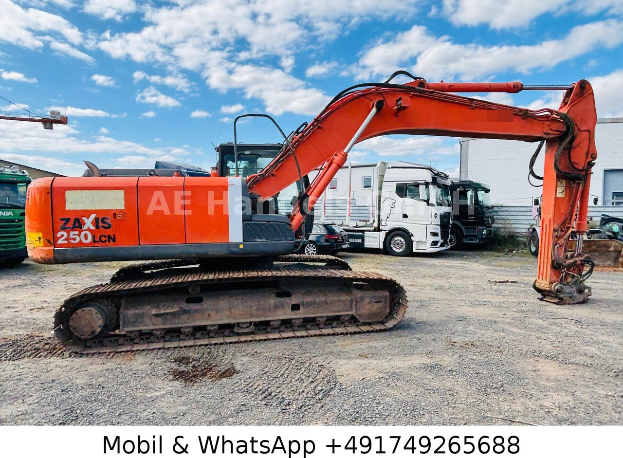 Hitachi ZX250LCN-3 *16.800 STD/Monoausleger/OilQuick - Lánctalpas kotró: 3 kép. Hitachi ZX250LCN-3 *16.800 STD/Monoausleger/OilQuick - Lánctalpas kotró: 3 kép.