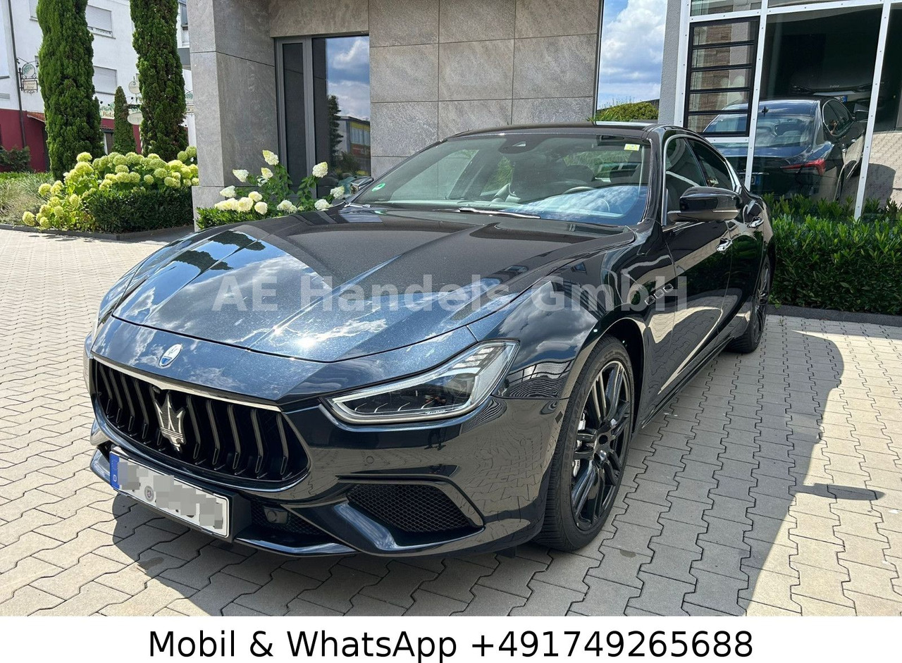 Maserati Ghibli Modena *Voll/GermanCar/Harman-Kardon - Szedán: 4 kép. Maserati Ghibli Modena *Voll/GermanCar/Harman-Kardon - Szedán: 4 kép.