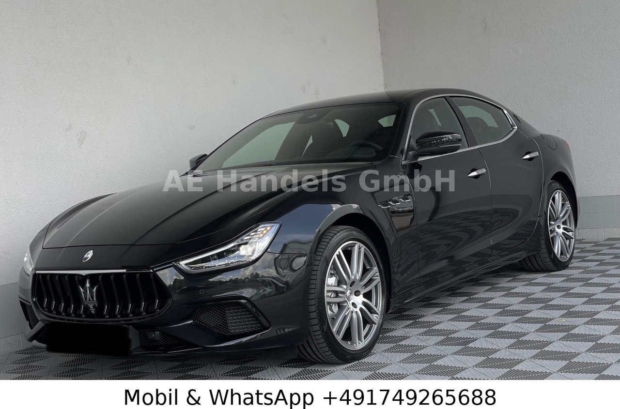 Maserati Ghibli Modena *Voll/GermanCar/Harman-Kardon - Szedán: 1 kép. Maserati Ghibli Modena *Voll/GermanCar/Harman-Kardon - Szedán: 1 kép.