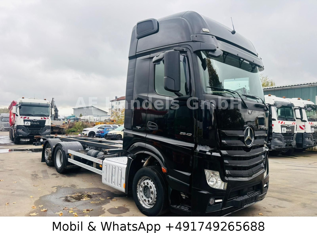 Mercedes-Benz Actros 2542 GigaSpace LL BDF*Retarder/Multi/Lift - Cserefelépítményes teherautó: 1 kép. Mercedes-Benz Actros 2542 GigaSpace LL BDF*Retarder/Multi/Lift - Cserefelépítményes teherautó: 1 kép.