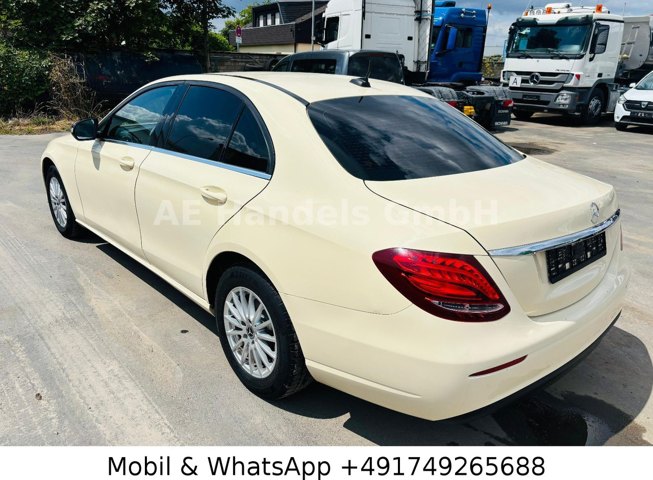 Mercedes-Benz E 220 d *Leder / Sitzheizung / Tempomat - Szedán: 5 kép. Mercedes-Benz E 220 d *Leder / Sitzheizung / Tempomat - Szedán: 5 kép.