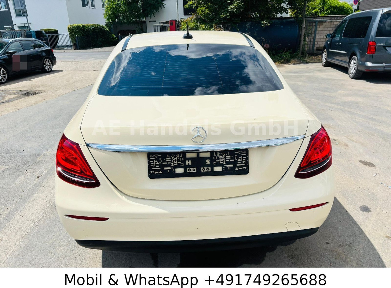 Mercedes-Benz E 220 d *Leder / Sitzheizung / Tempomat - Szedán: 4 kép. Mercedes-Benz E 220 d *Leder / Sitzheizung / Tempomat - Szedán: 4 kép.