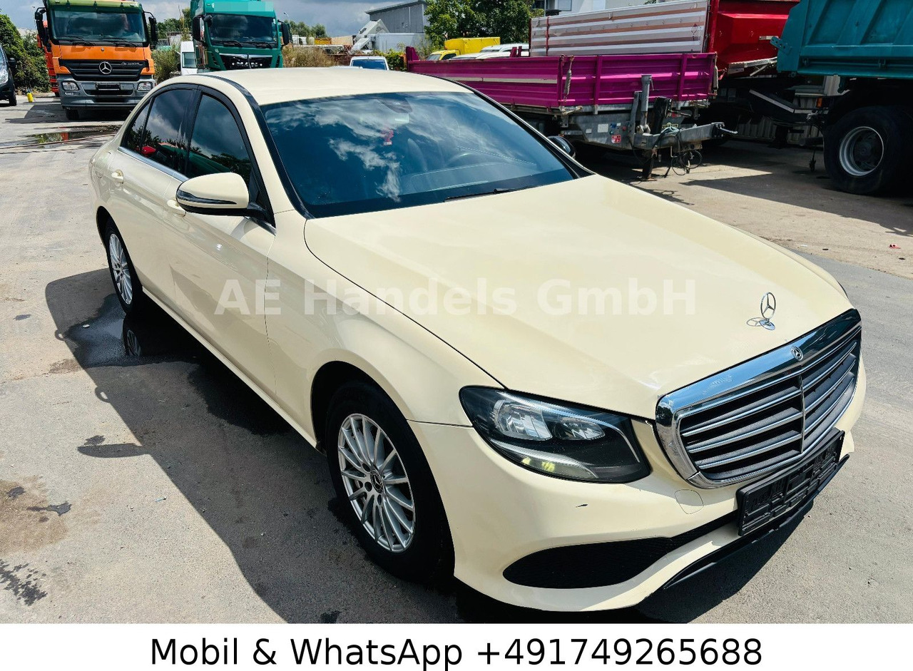 Mercedes-Benz E 220 d *Leder / Sitzheizung / Tempomat - Szedán: 1 kép. Mercedes-Benz E 220 d *Leder / Sitzheizung / Tempomat - Szedán: 1 kép.