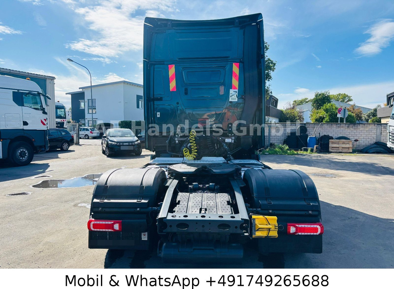 Mercedes-Benz Actros V 1843 L LL LowDeck *Retarder/ACC/2xTank - Nyergesvontató: 4 kép. Mercedes-Benz Actros V 1843 L LL LowDeck *Retarder/ACC/2xTank - Nyergesvontató: 4 kép.