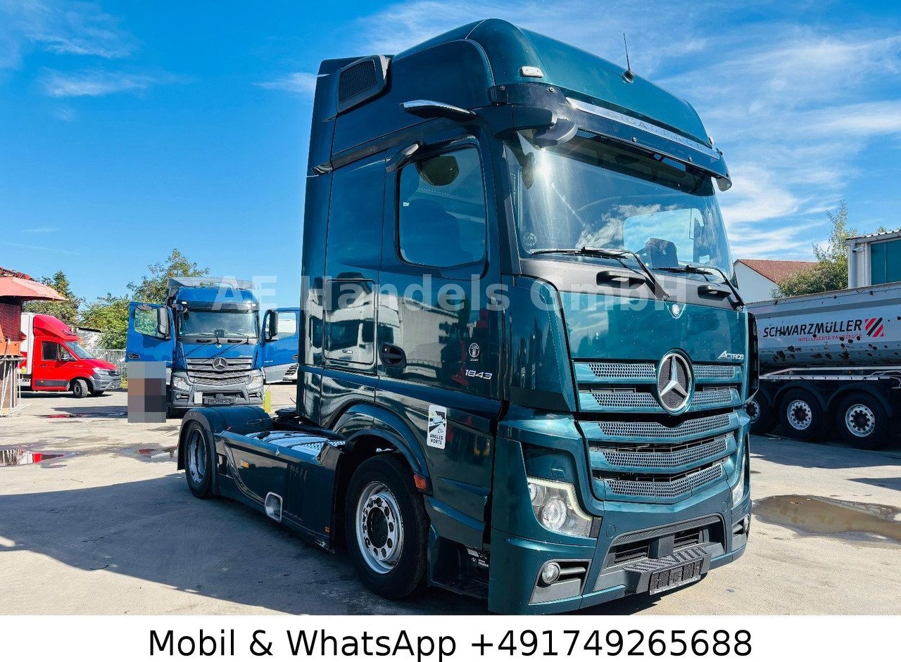Mercedes-Benz Actros V 1843 L LL LowDeck *Retarder/ACC/2xTank - Nyergesvontató: 1 kép. Mercedes-Benz Actros V 1843 L LL LowDeck *Retarder/ACC/2xTank - Nyergesvontató: 1 kép.