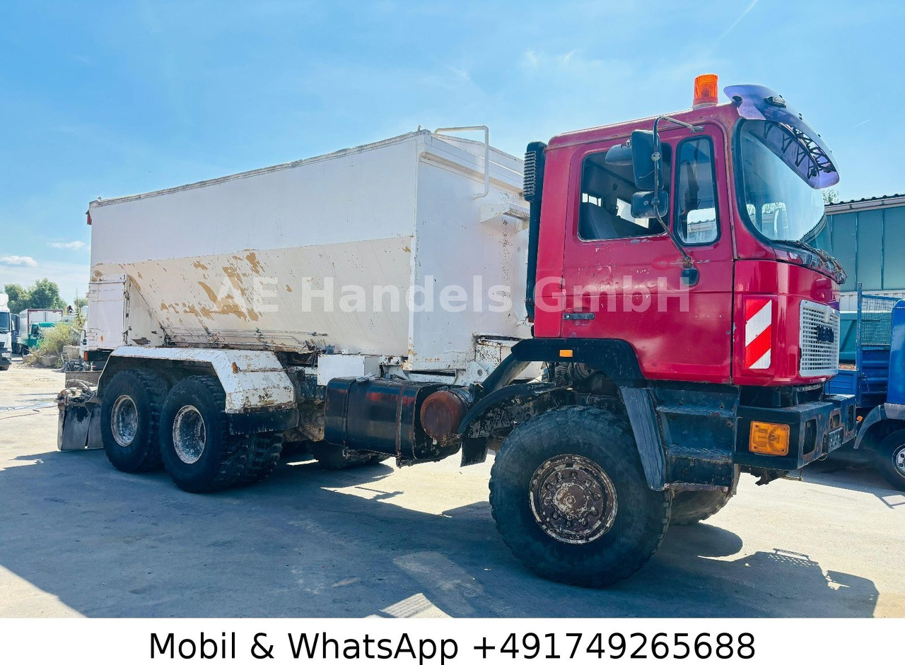 MAN F10 BB 6x6 Bindemittelstreuer *Manual/Analog - Teherautó: 4 kép. MAN F10 BB 6x6 Bindemittelstreuer *Manual/Analog - Teherautó: 4 kép.