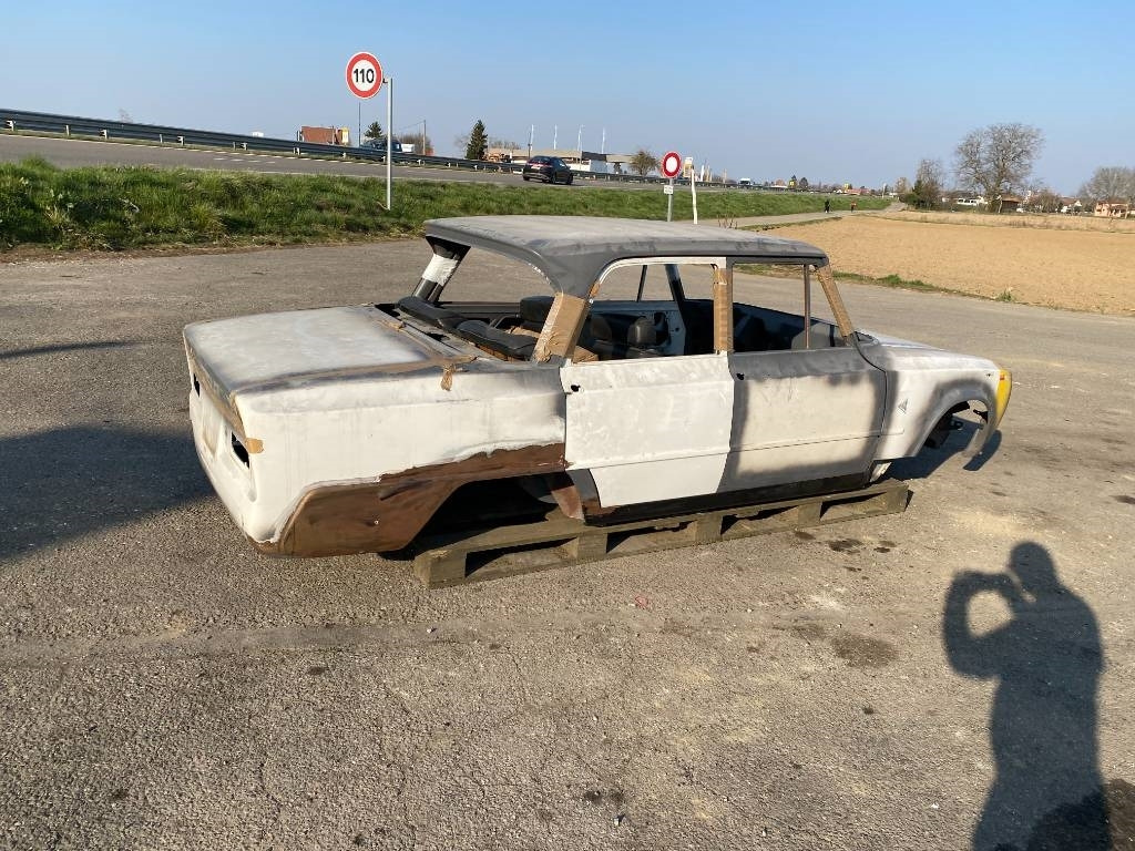 Alfa GUILIA 1300 SUPER NUOVA/Origine France/Oldtimer - Autó: 4 kép. Alfa GUILIA 1300 SUPER NUOVA/Origine France/Oldtimer - Autó: 4 kép.