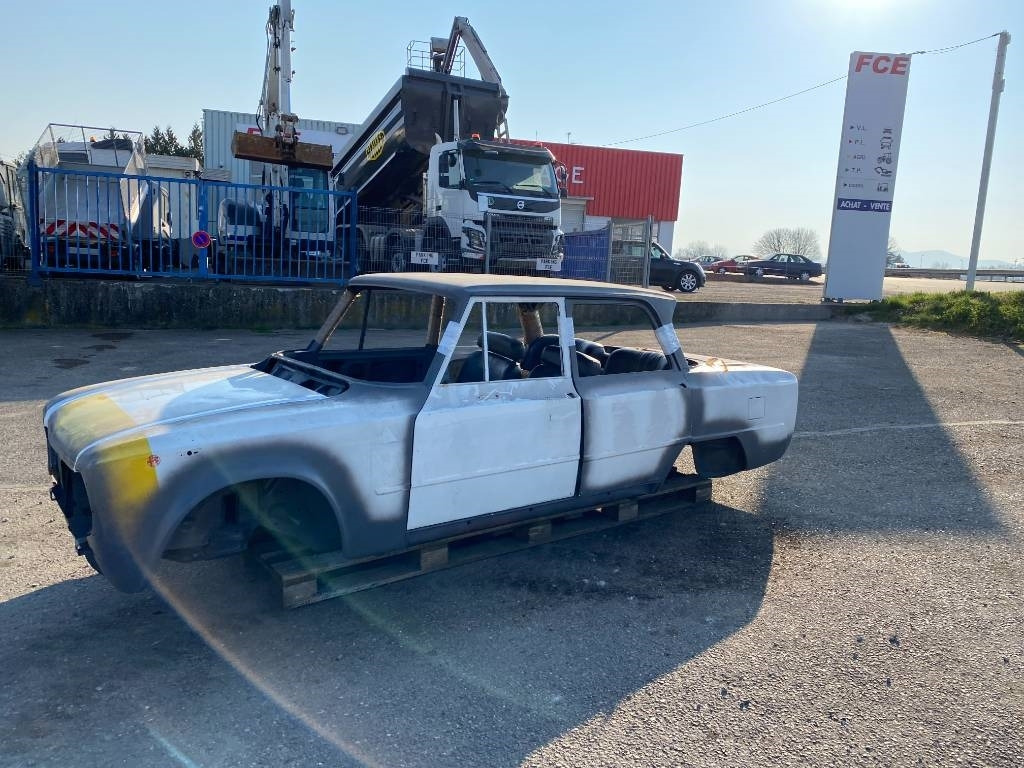 Alfa GUILIA 1300 SUPER NUOVA/Origine France/Oldtimer - Autó: 1 kép. Alfa GUILIA 1300 SUPER NUOVA/Origine France/Oldtimer - Autó: 1 kép.