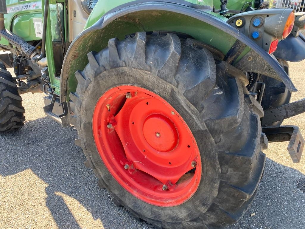 Traktor Fendt 209F Vario TMS 1er Main endommagé: 34 kép.