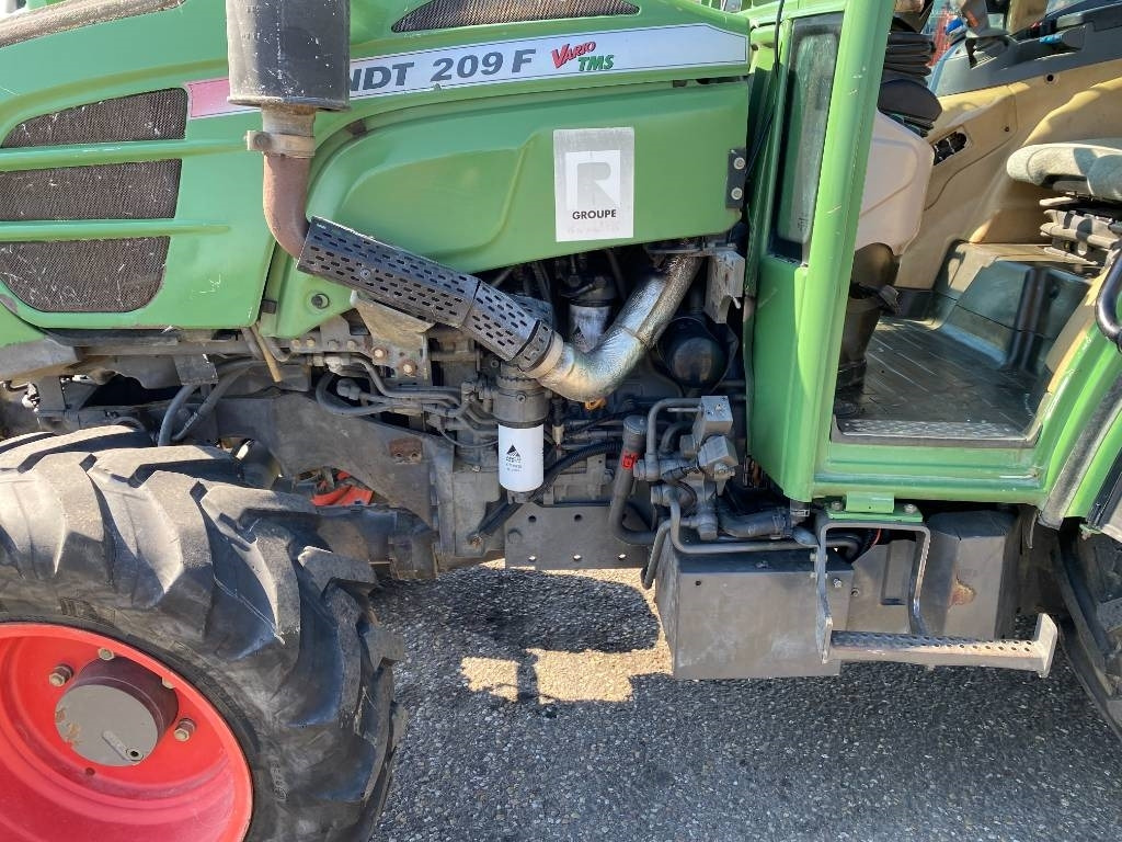 Traktor Fendt 209F Vario TMS 1er Main endommagé: 27 kép.