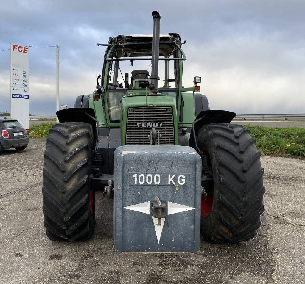 Fendt 822 TURBOSHIFT 1er Main/Certificat CE endommagé - Traktor: 2 kép. Fendt 822 TURBOSHIFT 1er Main/Certificat CE endommagé - Traktor: 2 kép.