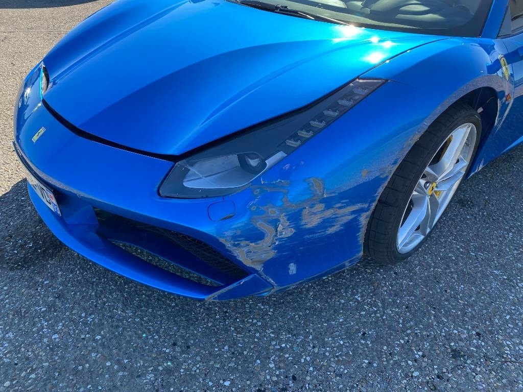 Autó Ferrari 488 SPIDER -Carte Grise Française endommagé: 14 kép.