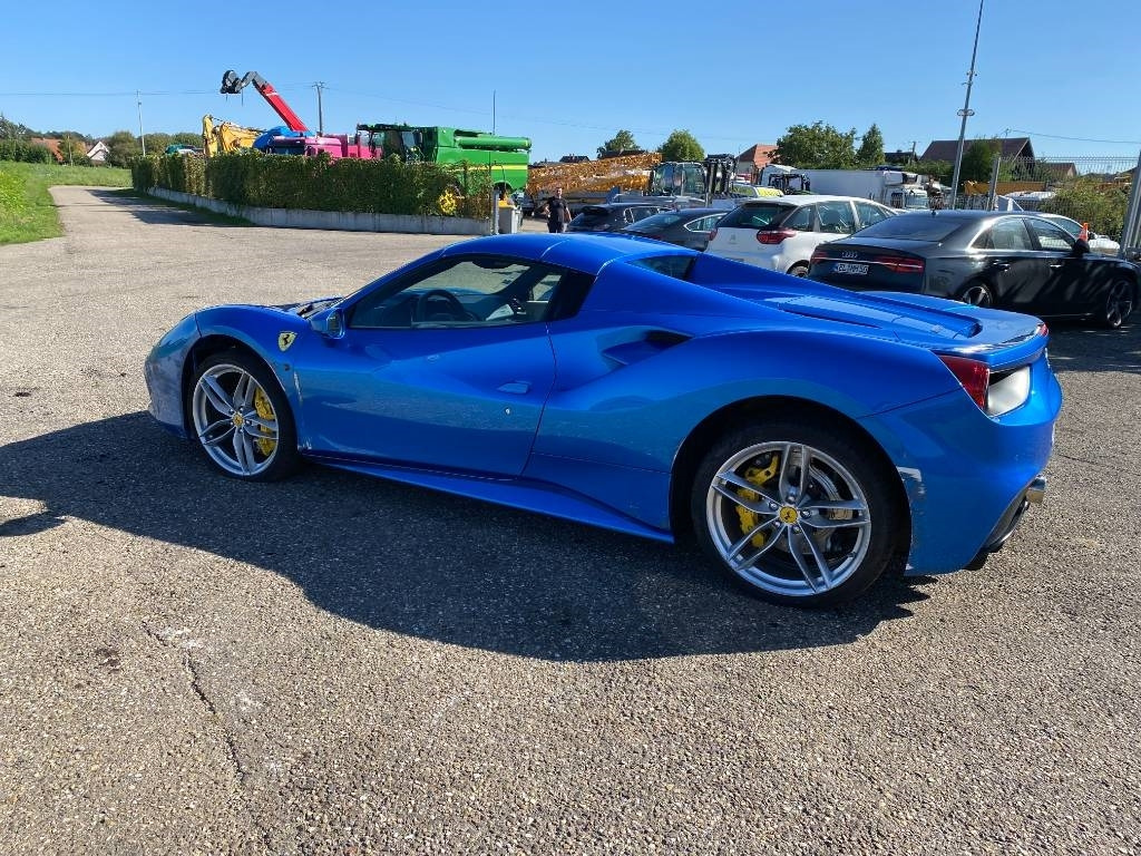 Autó Ferrari 488 SPIDER -Carte Grise Française endommagé: 10 kép.