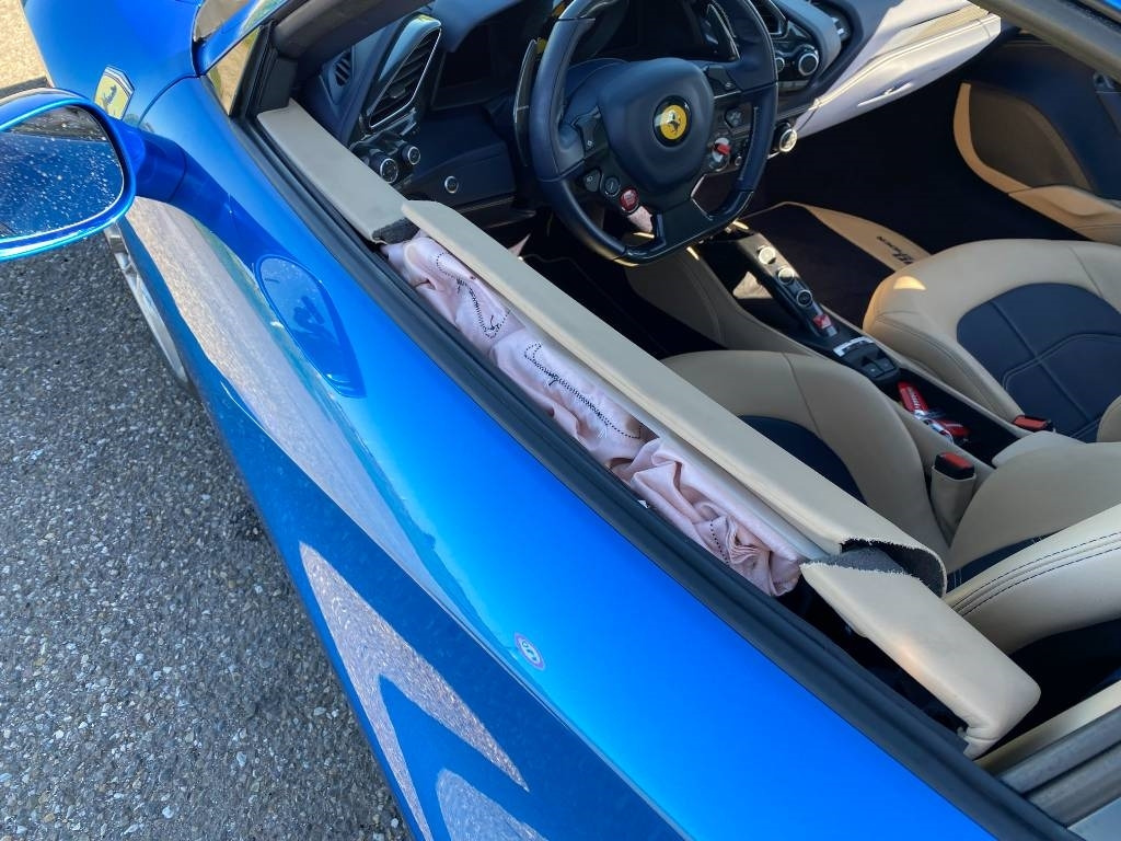 Autó Ferrari 488 SPIDER -Carte Grise Française endommagé: 28 kép.