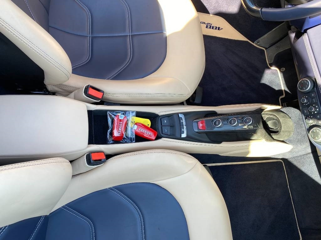 Autó Ferrari 488 SPIDER -Carte Grise Française endommagé: 25 kép.