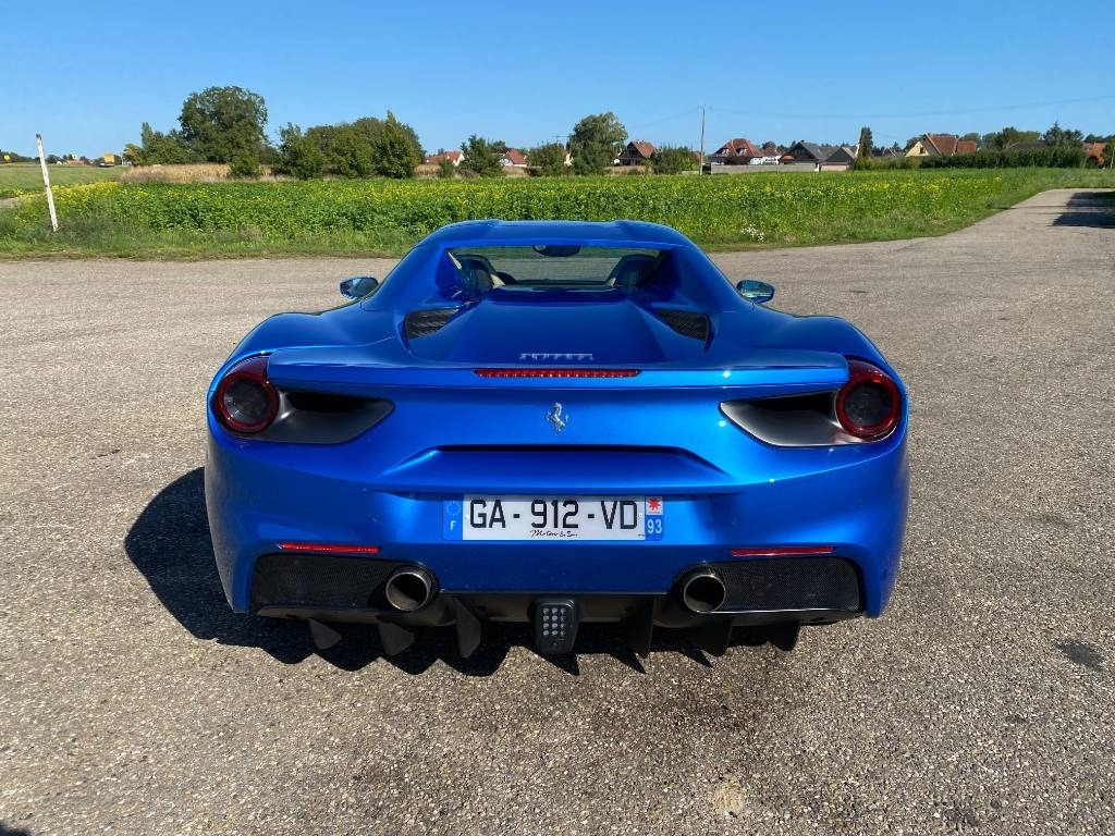 Autó Ferrari 488 SPIDER -Carte Grise Française endommagé: 8 kép.