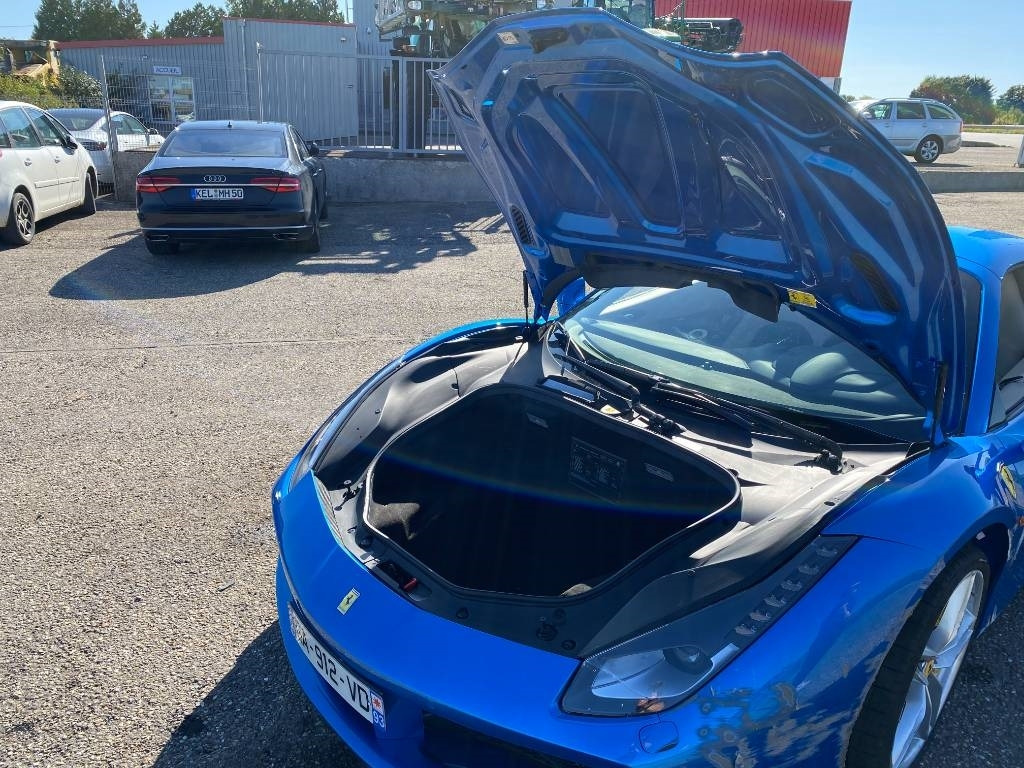 Autó Ferrari 488 SPIDER -Carte Grise Française endommagé: 50 kép.