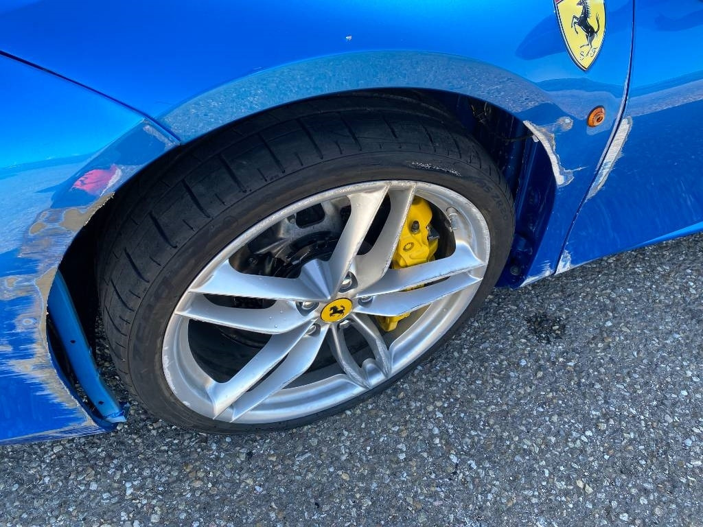 Autó Ferrari 488 SPIDER -Carte Grise Française endommagé: 15 kép.