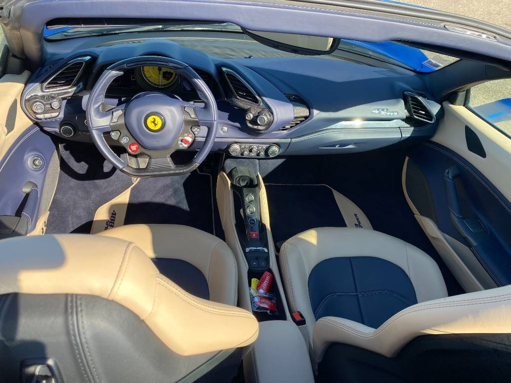 Autó Ferrari 488 SPIDER -Carte Grise Française endommagé: 20 kép.