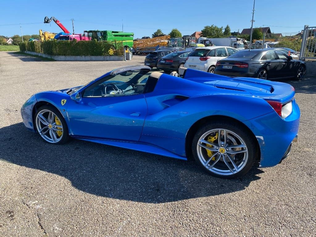 Autó Ferrari 488 SPIDER -Carte Grise Française endommagé: 11 kép.
