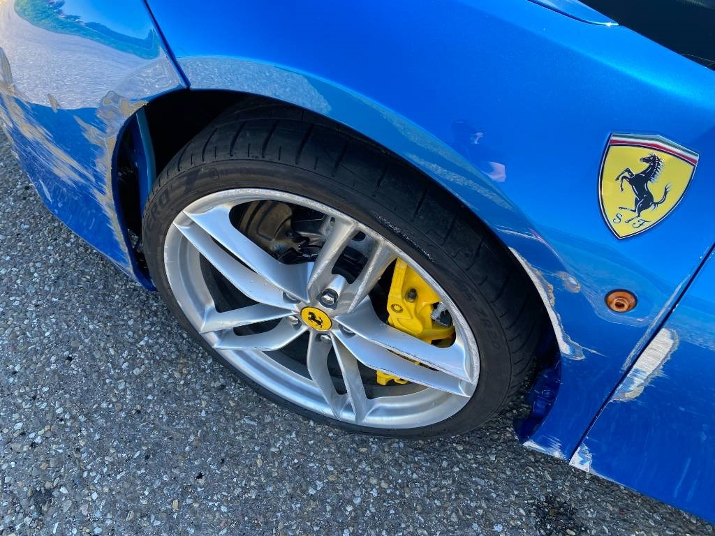 Autó Ferrari 488 SPIDER -Carte Grise Française endommagé: 32 kép.