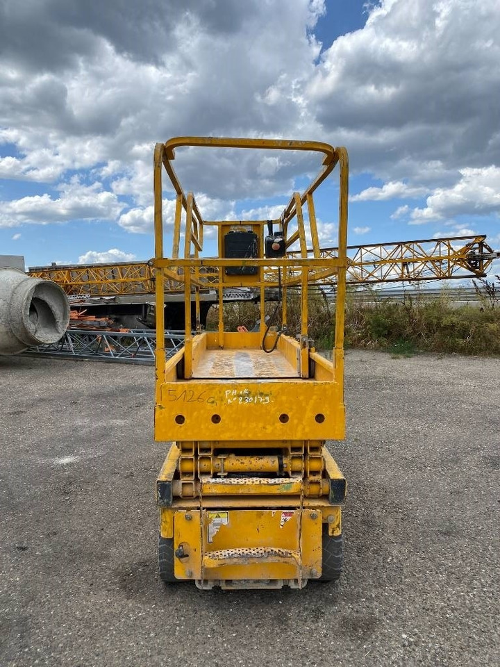 Haulotte Compact 8 - Ollós emelő: 2 kép. Haulotte Compact 8 - Ollós emelő: 2 kép.