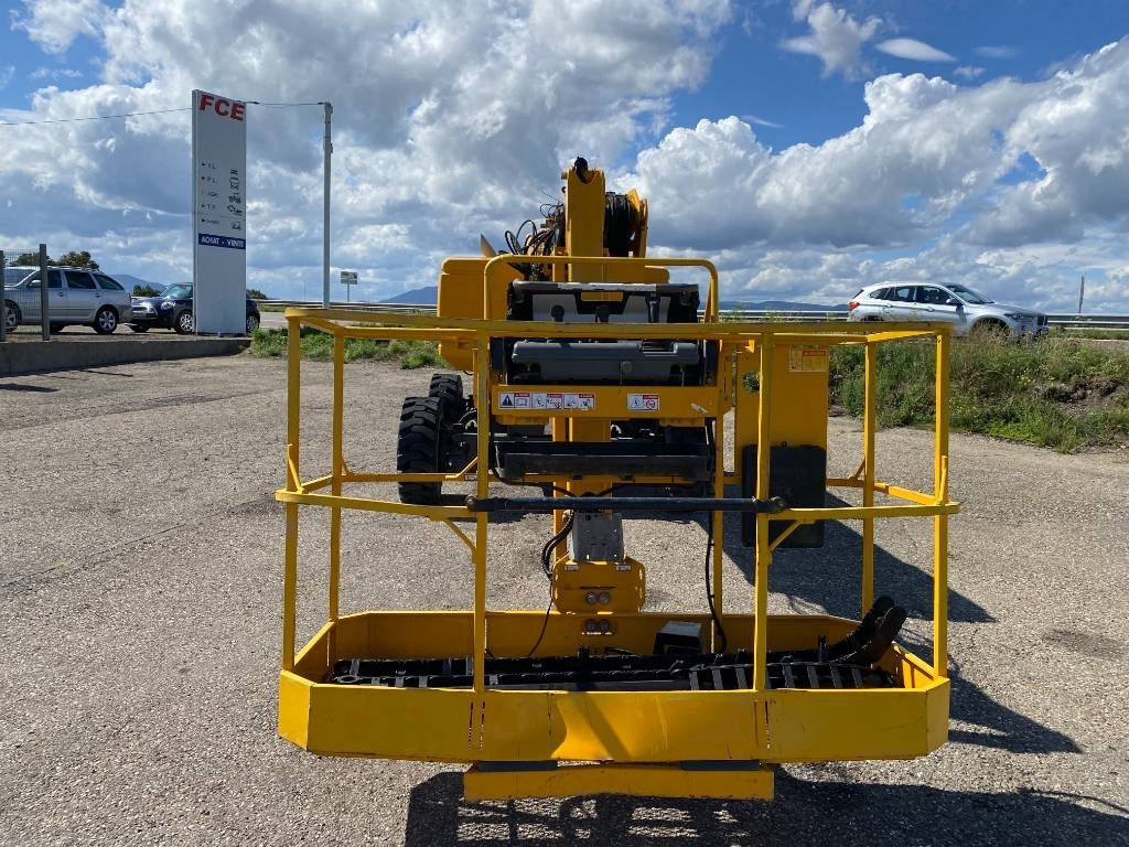 Haulotte HA16 RT/PRO-Certificat CE endommagée - Személyemelő: 3 kép. Haulotte HA16 RT/PRO-Certificat CE endommagée - Személyemelő: 3 kép.