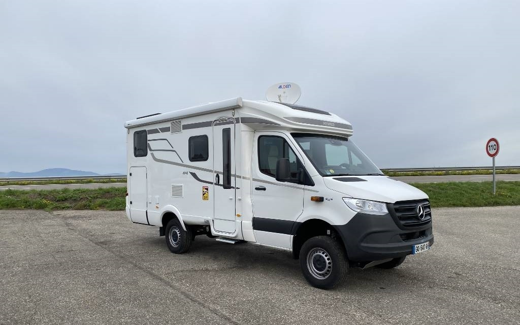 Hymer ML-T 570 -Mercedes 419 CDI 190 4x4 1er Main - Félintegrált lakóautó: 3 kép. Hymer ML-T 570 -Mercedes 419 CDI 190 4x4 1er Main - Félintegrált lakóautó: 3 kép.