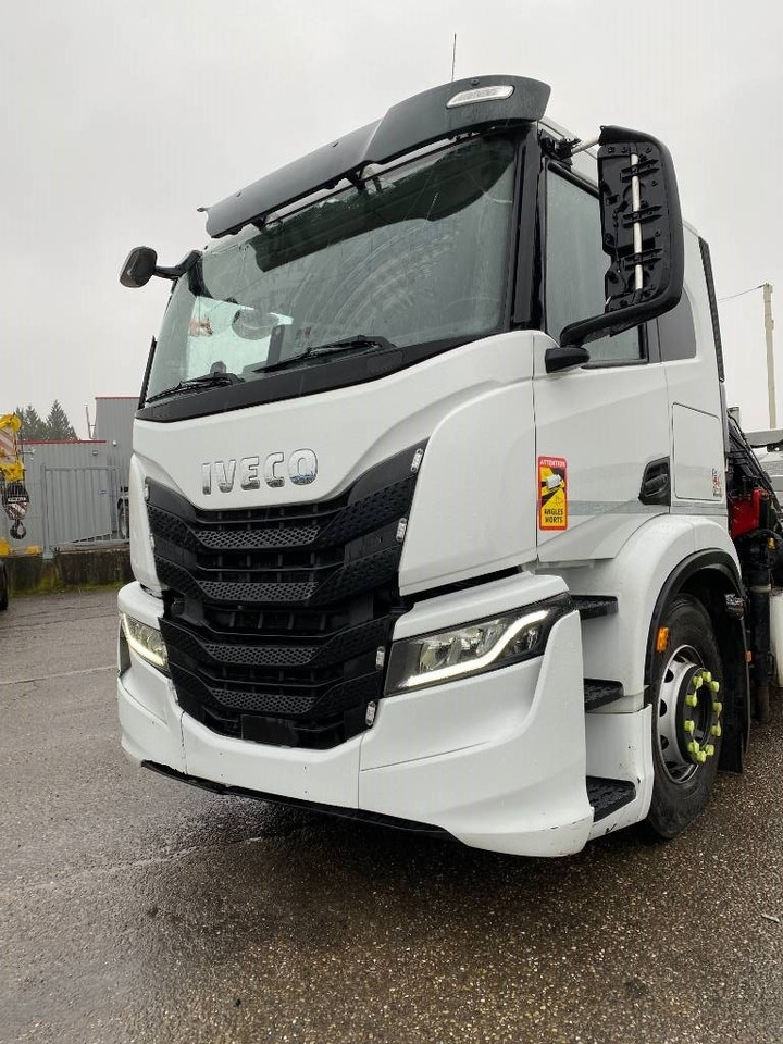 Autószállító teherautó Iveco S WAY480 /FIAULT PF60 +GRUE HMF endommagée: 17 kép.