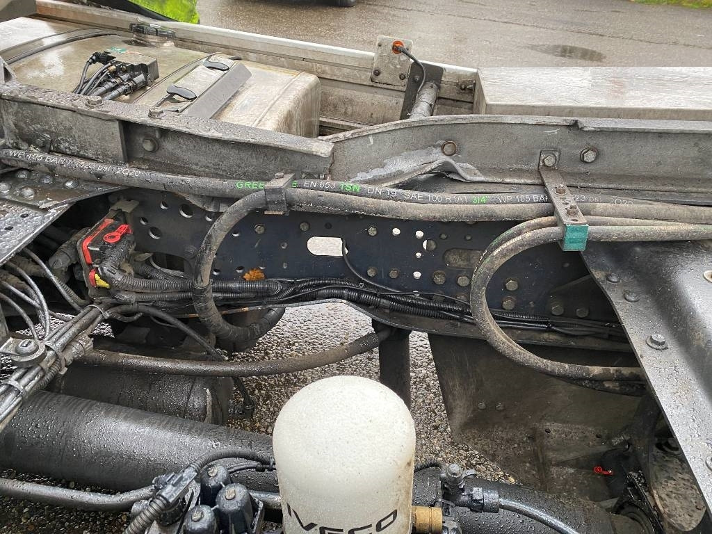 Autószállító teherautó Iveco S WAY480 /FIAULT PF60 +GRUE HMF endommagée: 37 kép.