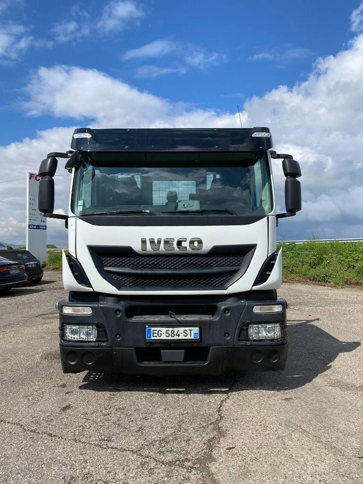 Iveco STRALIS 360 e6 A Réparer - Vontató: 2 kép. Iveco STRALIS 360 e6 A Réparer - Vontató: 2 kép.