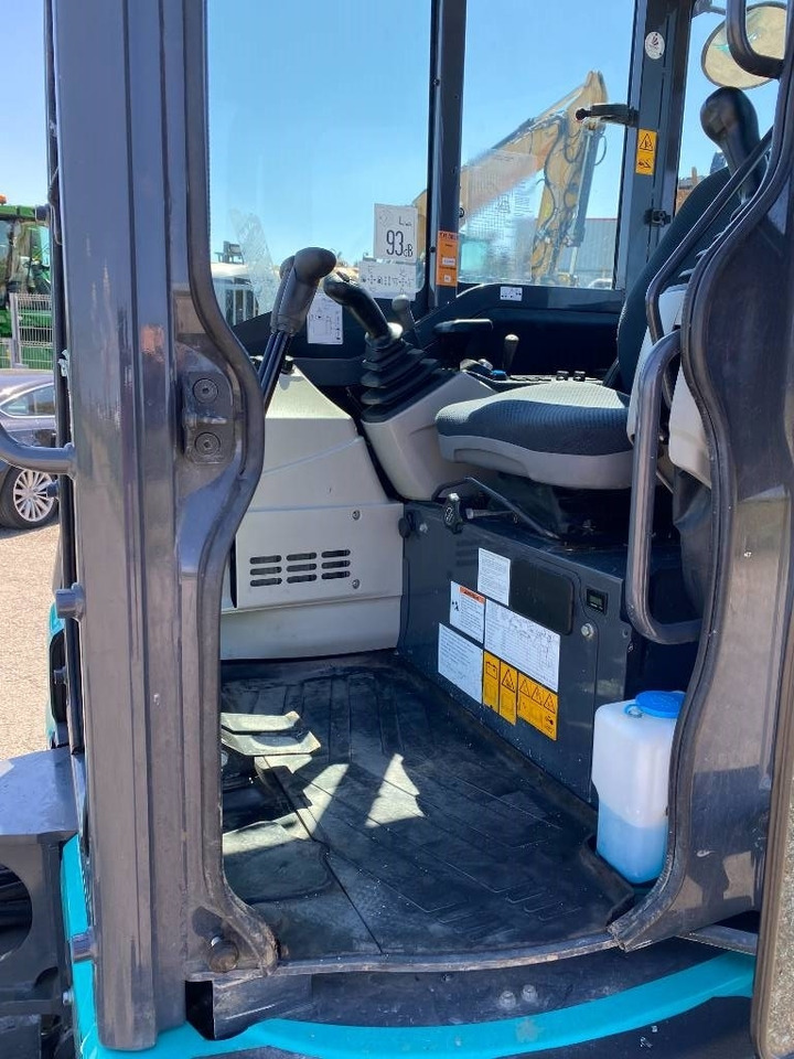 Minikotró Kobelco SK28SR-6E 1er Main Origine Française endommagée: 24 kép. Minikotró Kobelco SK28SR-6E 1er Main Origine Française endommagée: 24 kép.