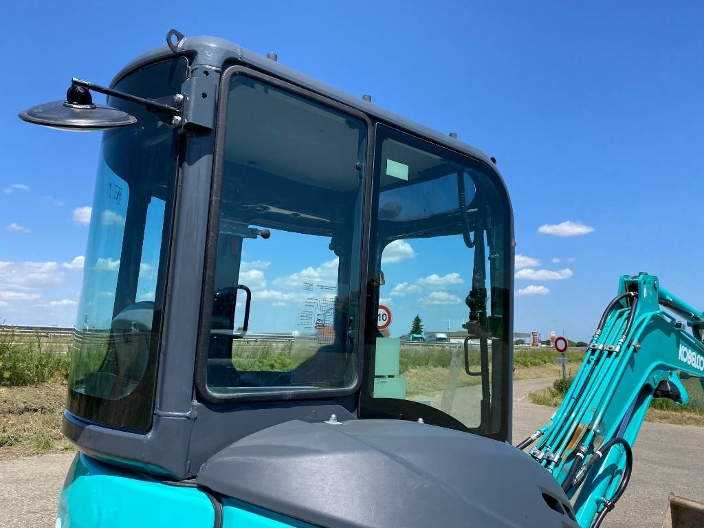 Minikotró Kobelco SK28SR-6E 1er Main Origine Française endommagée: 40 kép. Minikotró Kobelco SK28SR-6E 1er Main Origine Française endommagée: 40 kép.
