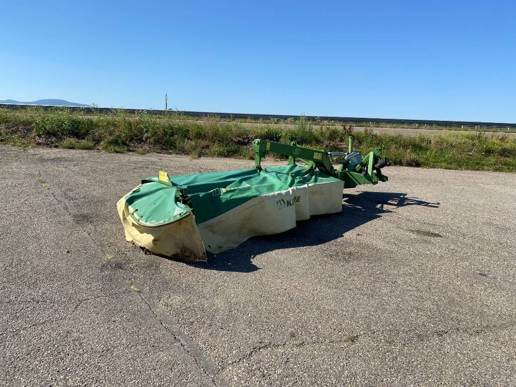 Krone EASY CUT R360 endommagé - Fűkasza: 4 kép. Krone EASY CUT R360 endommagé - Fűkasza: 4 kép.