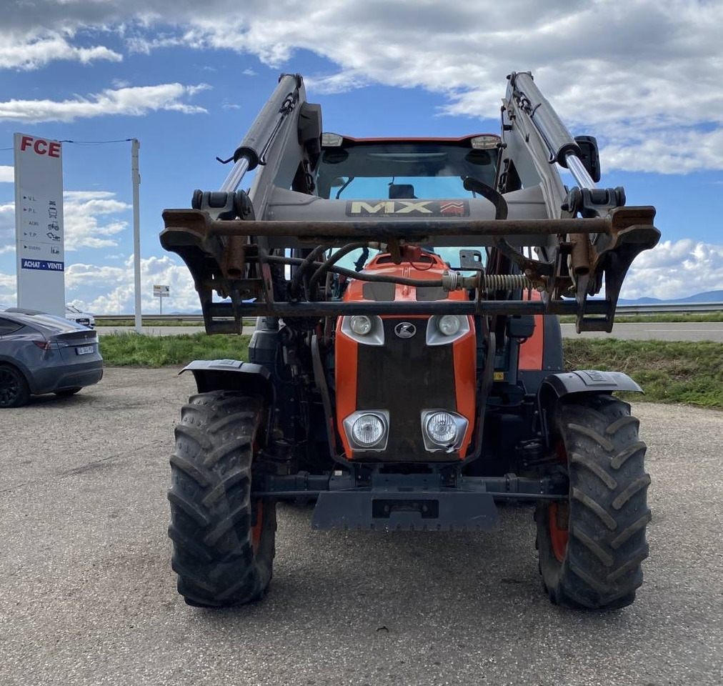 Kubota M105 GX-III + MX T410 endommagé - Traktor: 2 kép. Kubota M105 GX-III + MX T410 endommagé - Traktor: 2 kép.
