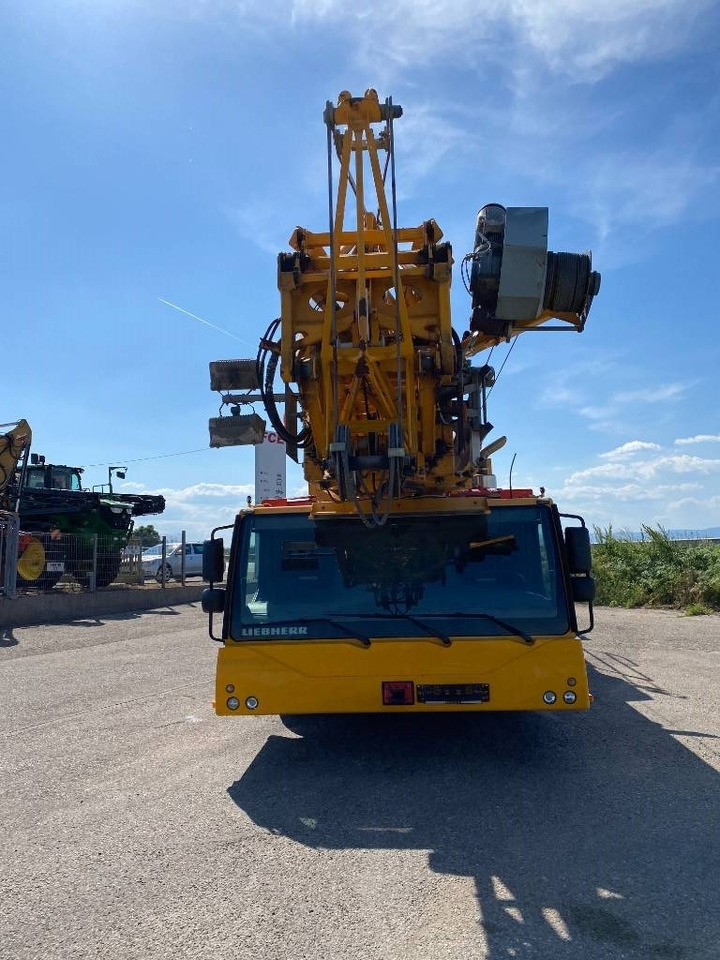 Liebherr MK 88 Certificat CE / 1er Main endommagée - Autódaru: 2 kép. Liebherr MK 88 Certificat CE / 1er Main endommagée - Autódaru: 2 kép.