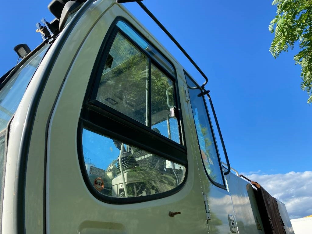 Darugém - Építőipari gépek Liebherr R964C LCV LITRONIC 2013 Vente en pièces détachée: 31 kép.
