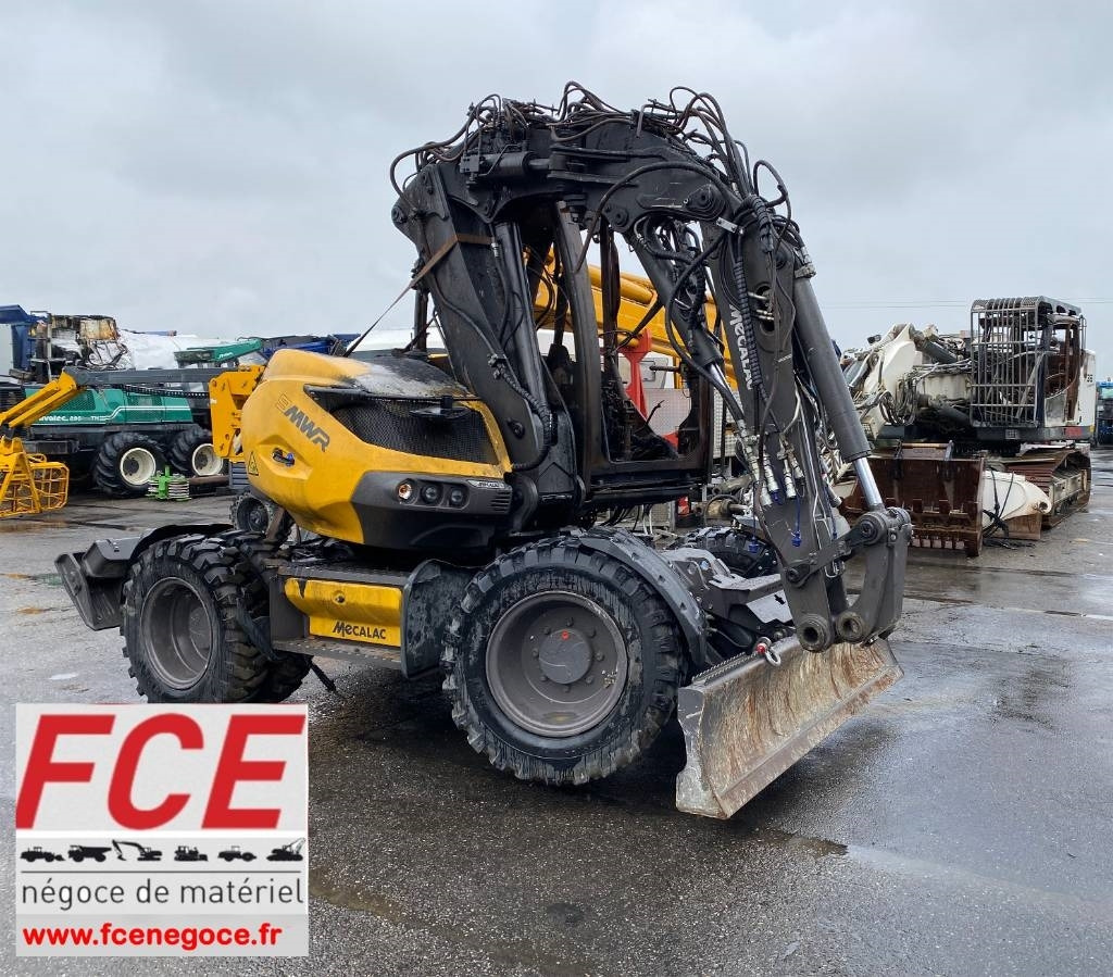 Mecalac 9 MWR / 1er Main Origine Française endommagée - Gumikerekes kotró: 1 kép. Mecalac 9 MWR / 1er Main Origine Française endommagée - Gumikerekes kotró: 1 kép.