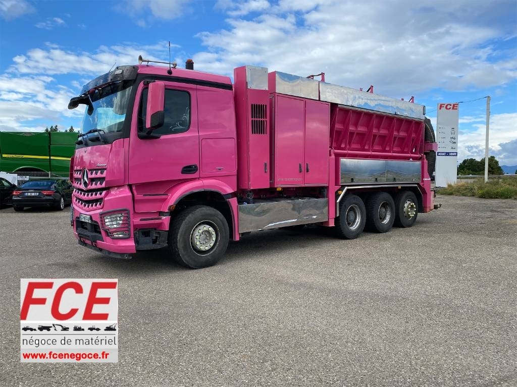 Mercedes-Benz ACTROS 3251/RSP ESE6-RD8000 endommagée - Szippantós autó: 1 kép. Mercedes-Benz ACTROS 3251/RSP ESE6-RD8000 endommagée - Szippantós autó: 1 kép.