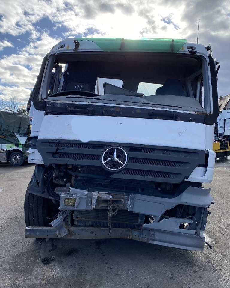 Mercedes-Benz ACTROS Mp2 2536/6x2 BVM -ACMAR CRAON Z12341 - Tartályos teherautó: 2 kép. Mercedes-Benz ACTROS Mp2 2536/6x2 BVM -ACMAR CRAON Z12341 - Tartályos teherautó: 2 kép.